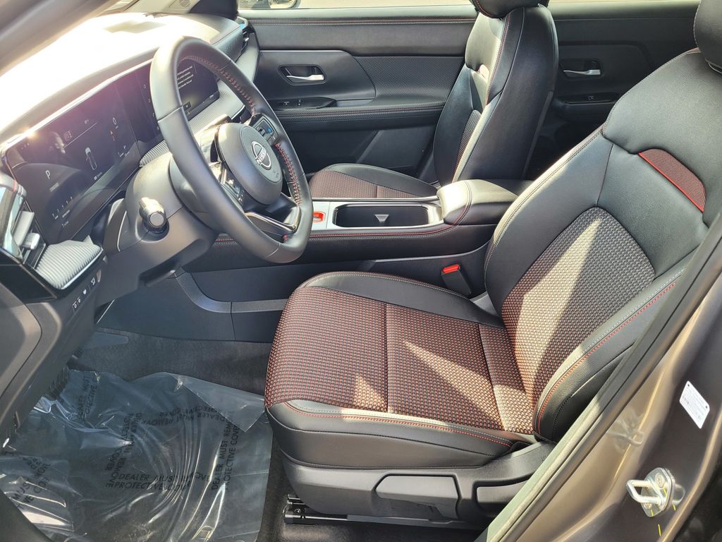 2026 Nissan KICKS SR - Photo 8