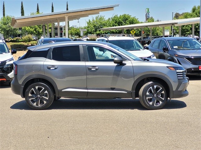 2025 Nissan Kicks SV photo 3