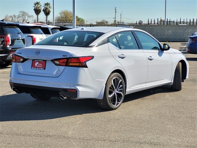 2025 Nissan Altima SR photo 4