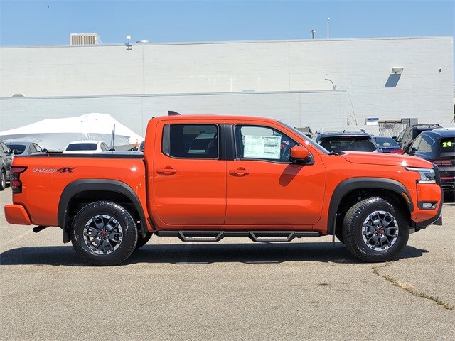 2025 Nissan Frontier PRO-4X photo 3