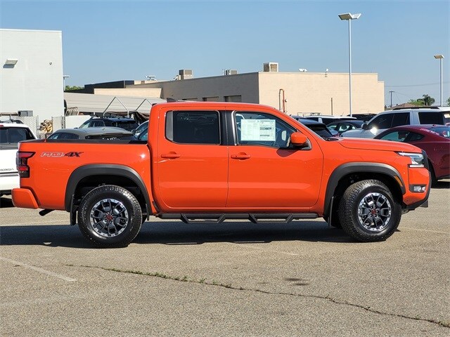 2025 Nissan Frontier PRO-4X photo 3