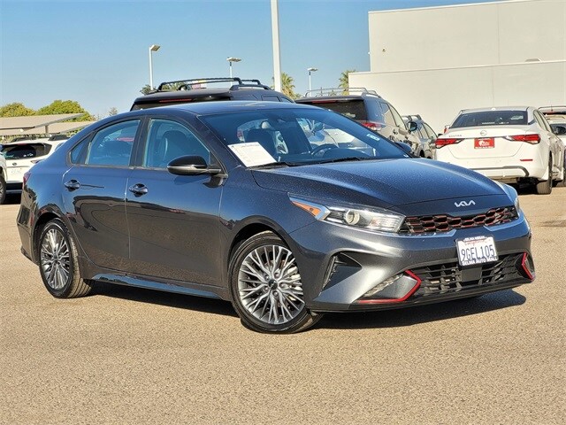 2022 Kia Forte GT-Line photo 2