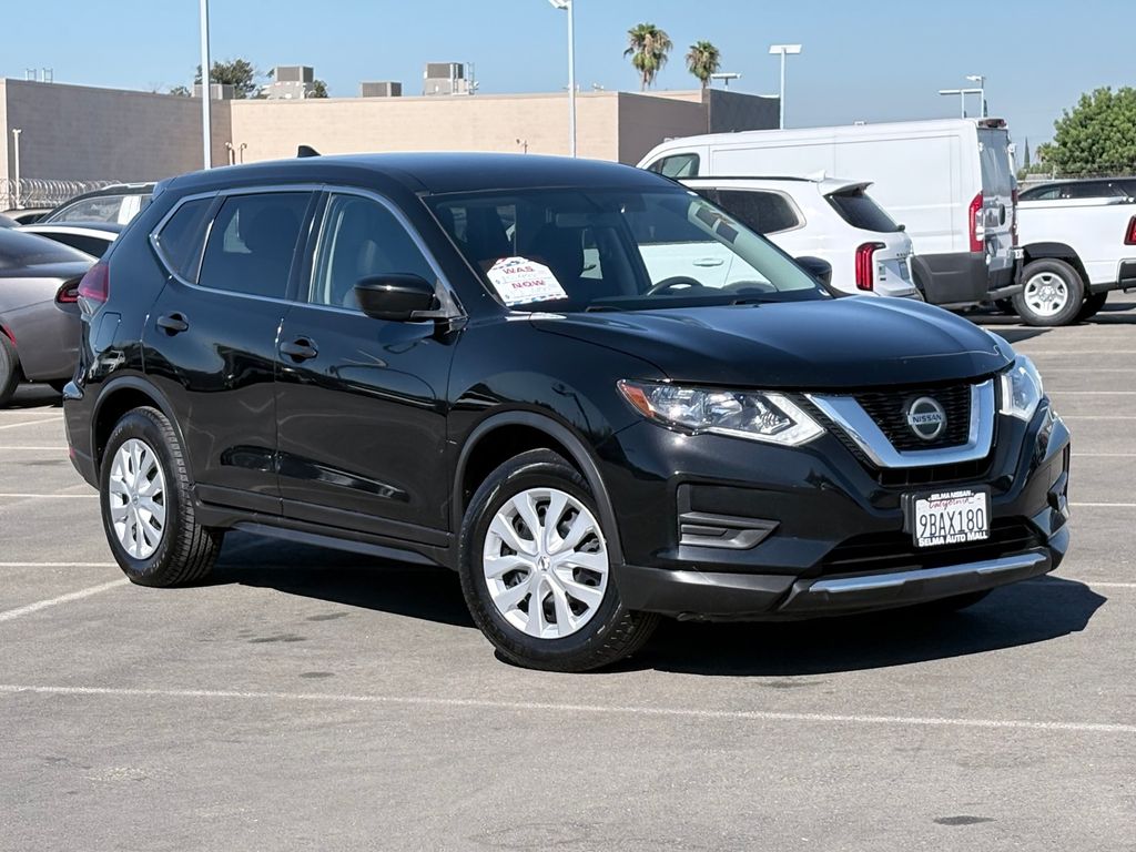Used 2018 Nissan Rogue S with VIN JN8AT2MT6JW452422 for sale in Selma, CA