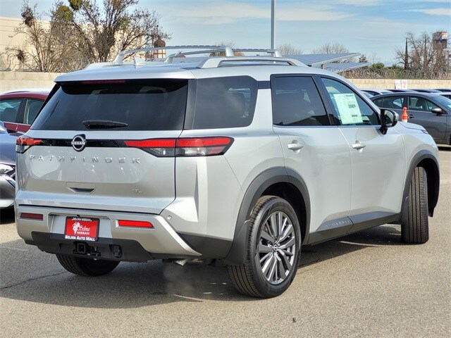 2025 Nissan Pathfinder SL photo 4