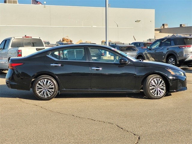 2023 Nissan Altima 2.5 SV photo 4