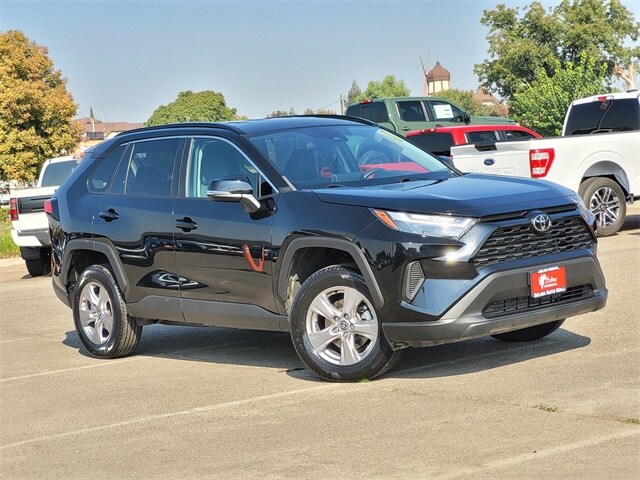 2023 Toyota RAV4 XLE photo 2