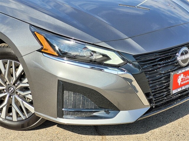 2025 Nissan Altima SV photo 3