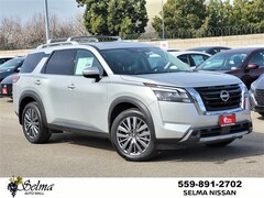 2025 Nissan Pathfinder SL SUV