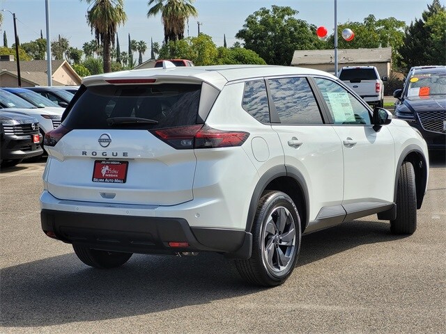 2026 Nissan Rogue SV photo 4