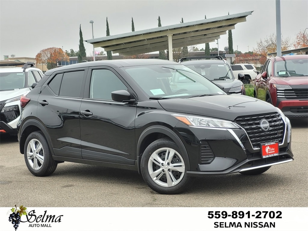 2025 Nissan KICKS PLAY Base's photo