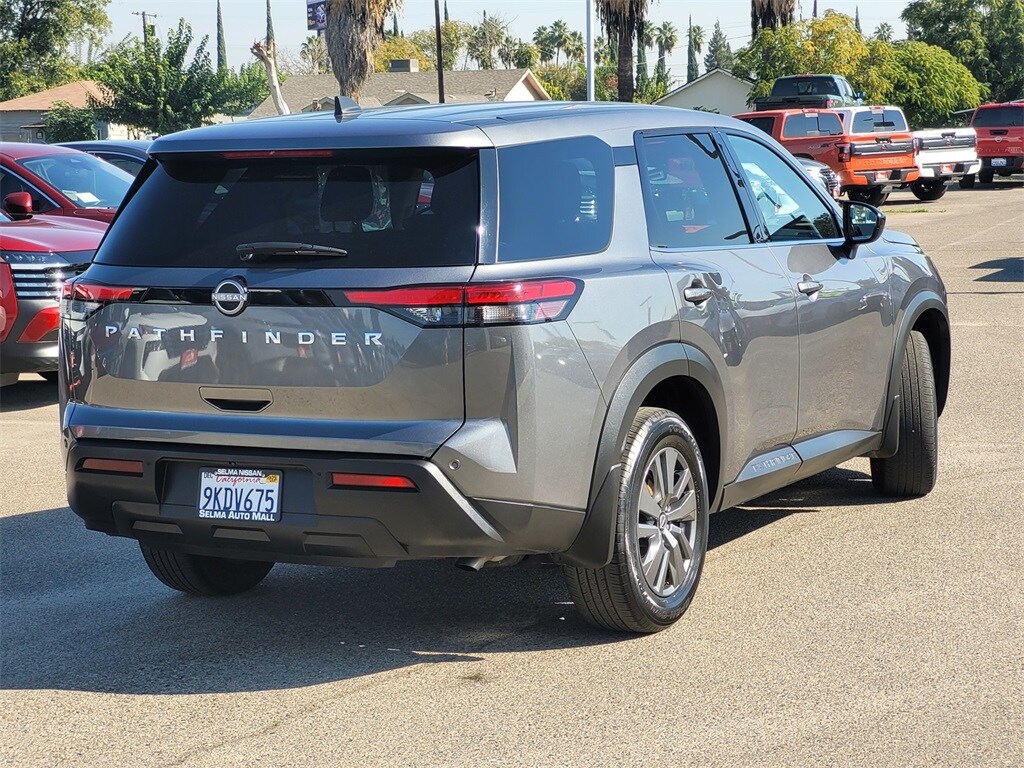 2024 Nissan Pathfinder S photo 4