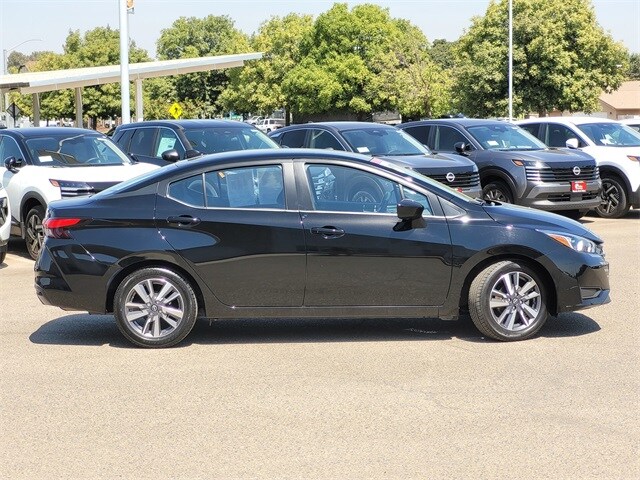 2023 Nissan Versa 1.6 SV photo 4