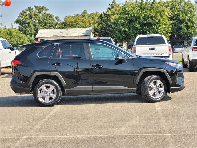 2023 Toyota RAV4 XLE photo 4