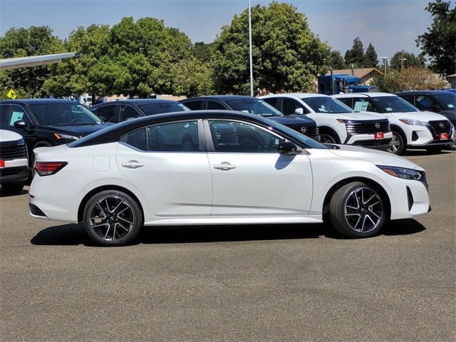 2025 Nissan Sentra SR photo 3