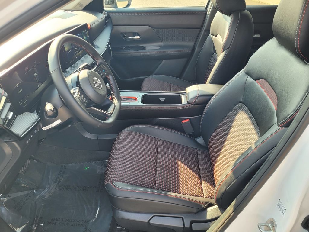 2026 Nissan KICKS SR - Photo 8