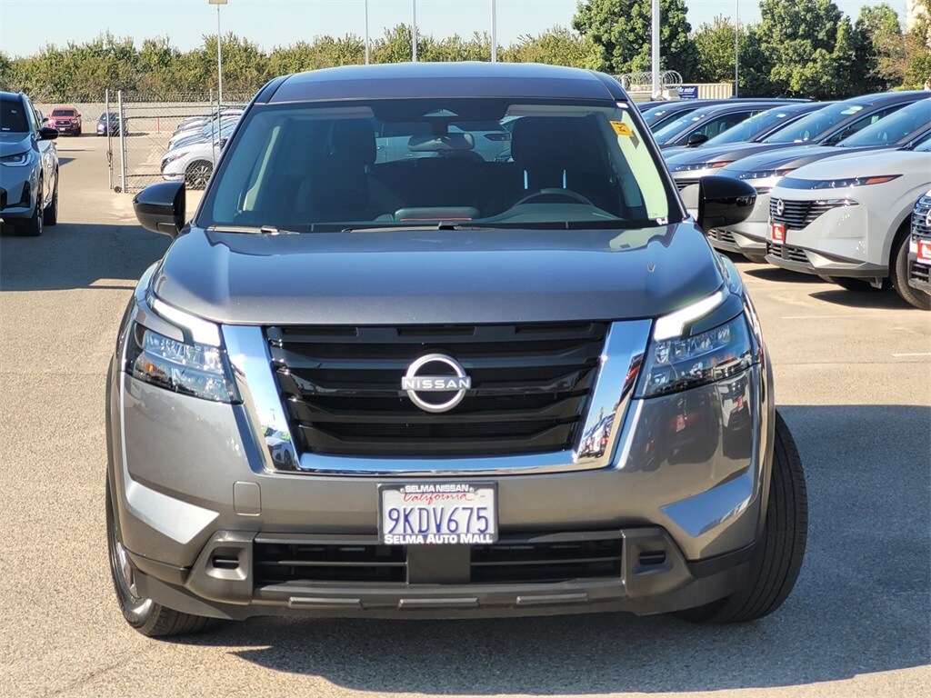 2024 Nissan Pathfinder S photo 2