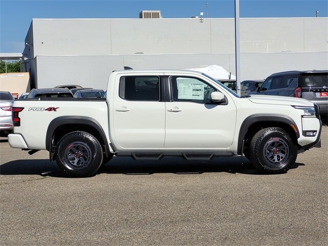 2025 Nissan Frontier PRO-4X photo 3