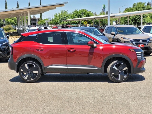 2025 Nissan Kicks SR photo 2