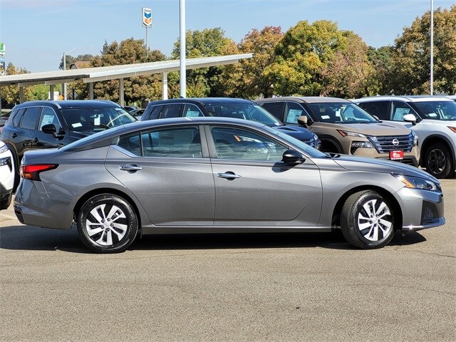 2025 Nissan Altima S photo 4