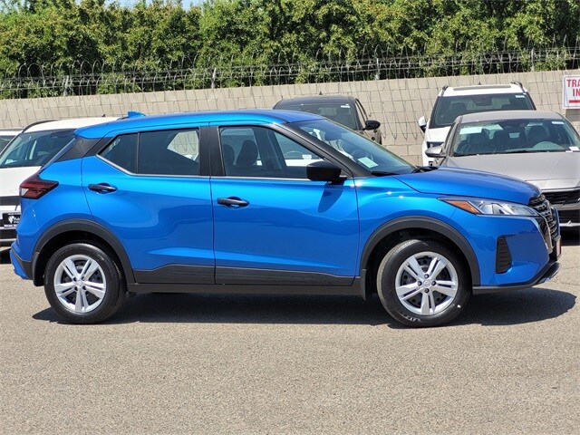 2025 Nissan Kicks Play S photo 3