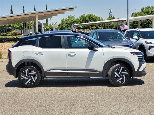 2025 Nissan Kicks SV photo 3