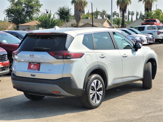 2023 Nissan Rogue SV photo 4