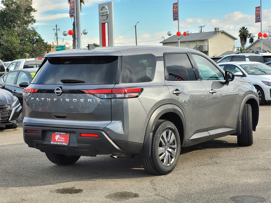 2025 Nissan Pathfinder S photo 4