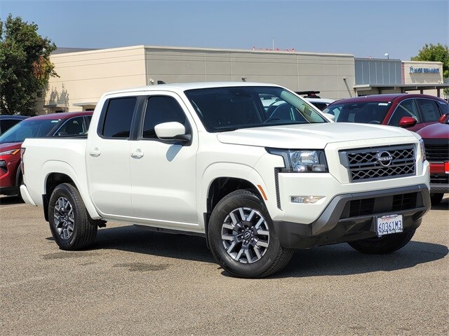 2022 Nissan Frontier SV photo 2