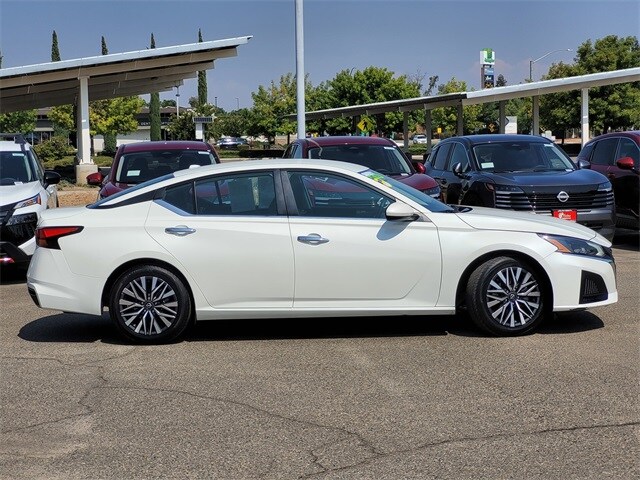 2023 Nissan Altima 2.5 SV photo 3