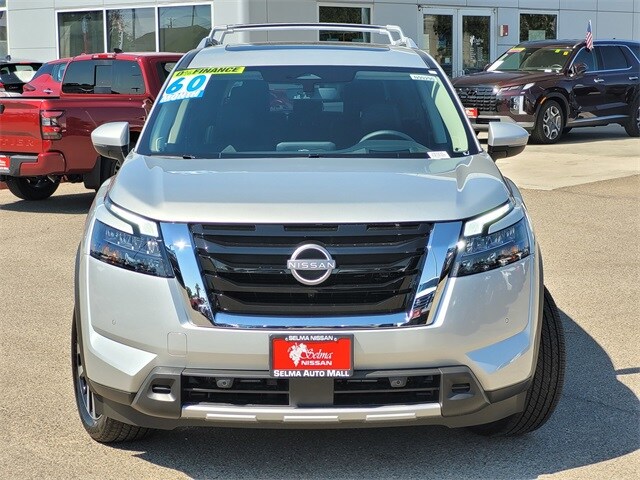 2025 Nissan Pathfinder Platinum photo 2