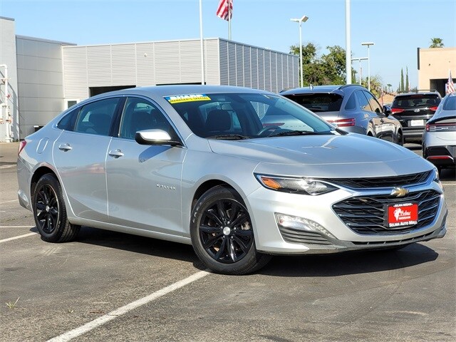 Used 2020 Chevrolet Malibu 1LT with VIN 1G1ZD5ST1LF034264 for sale in Selma, CA