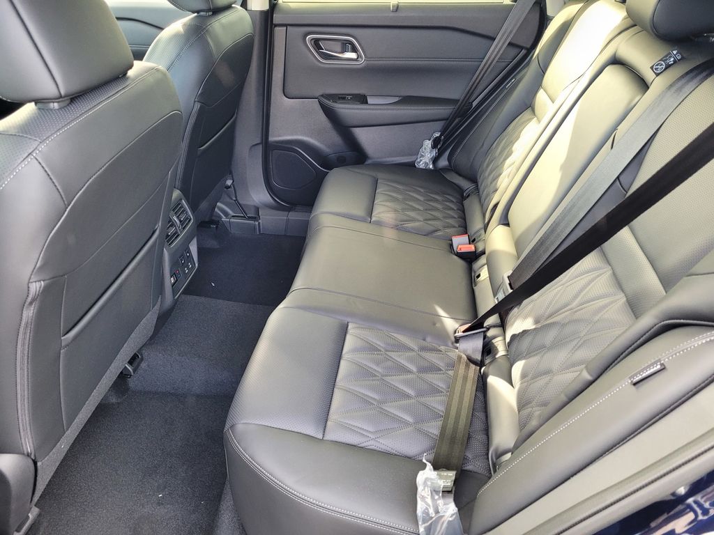 2025 Nissan Rogue Platinum - Photo 6