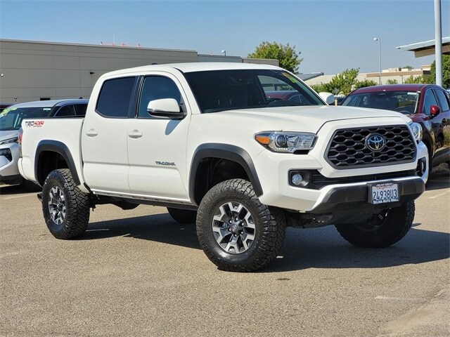2023 Toyota Tacoma TRD V6 photo 2