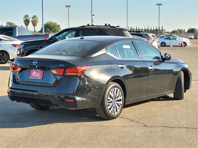 2023 Nissan Altima 2.5 SV photo 4