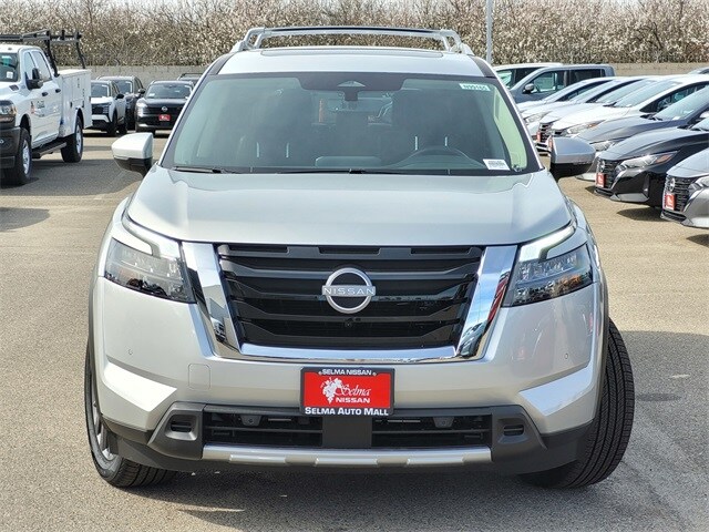 2025 Nissan Pathfinder SL photo 2