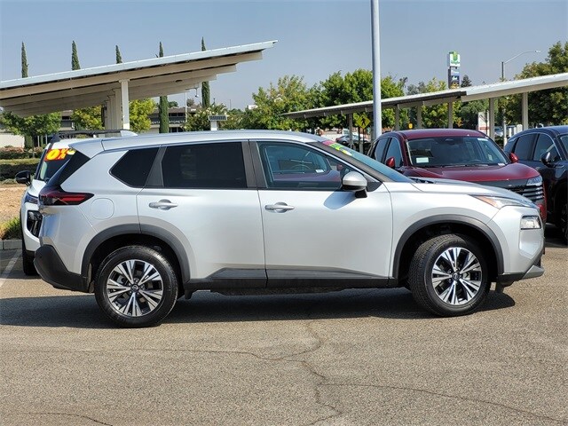 2023 Nissan Rogue SV photo 4
