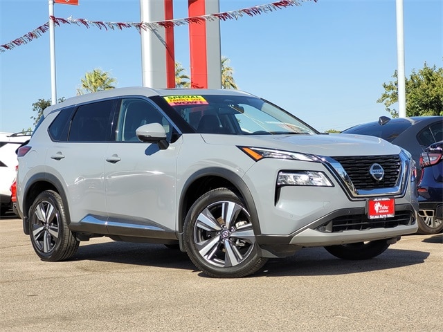 Used 2021 Nissan Rogue SL with VIN JN8AT3CAXMW021561 for sale in Selma, CA