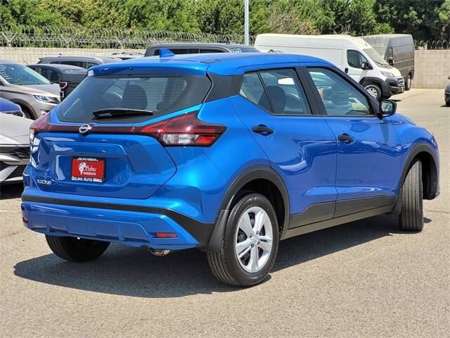2025 Nissan Kicks Play S photo 4
