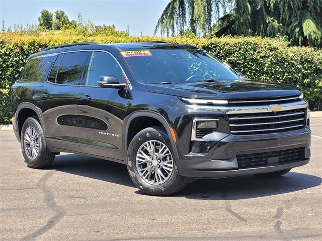 Used 2024 Chevrolet Traverse 1LT with VIN 1GNERGKS3RJ165476 for sale in Selma, CA