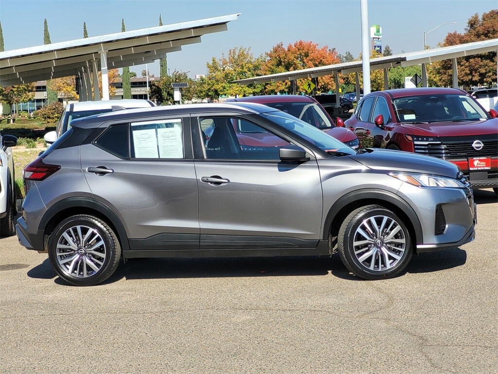 2024 Nissan Kicks SV photo 3