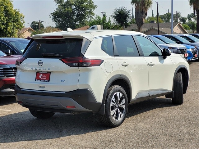 2023 Nissan Rogue SV photo 2