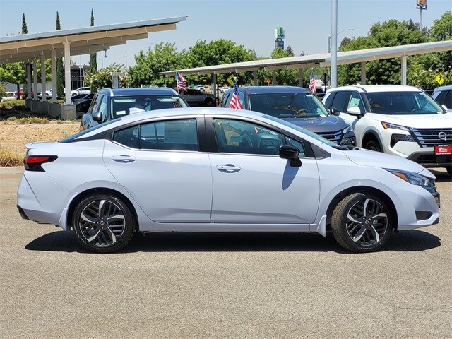2025 Nissan Versa 1.6 SR photo 3
