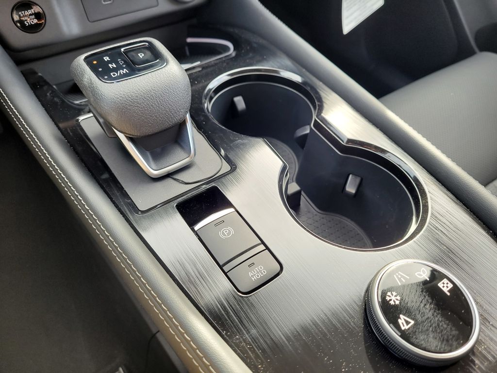 2025 Nissan Rogue Platinum - Photo 10