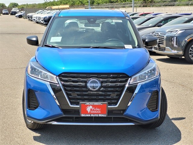 2025 Nissan Kicks Play S photo 2
