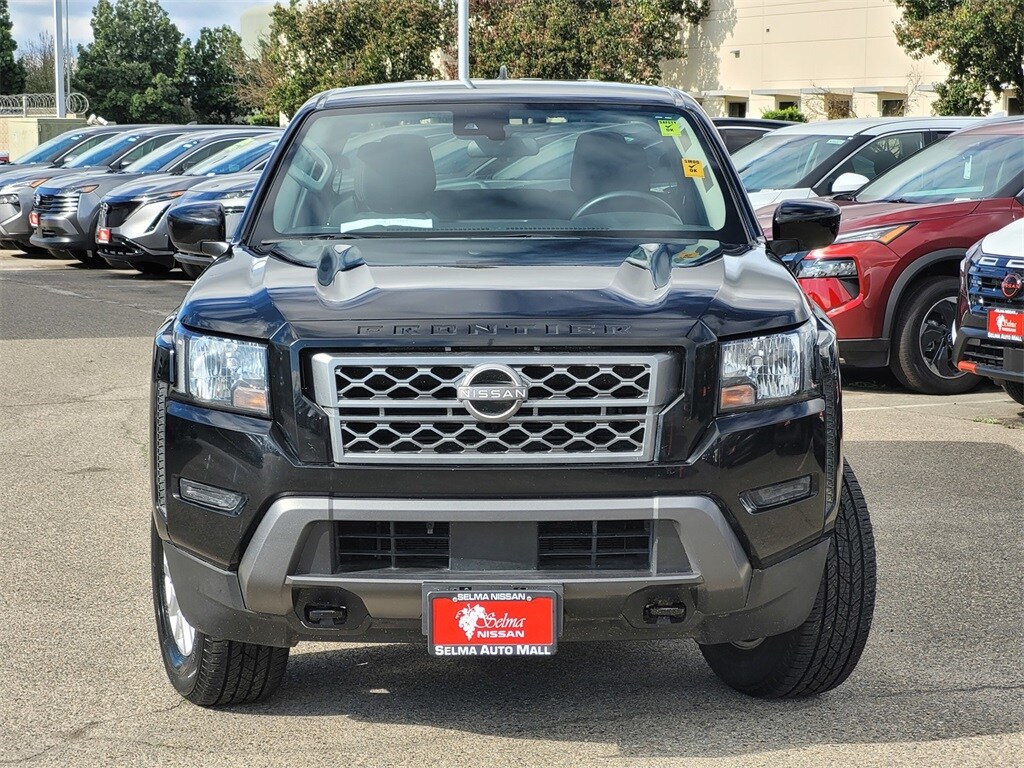 2023 Nissan Frontier SV photo 2