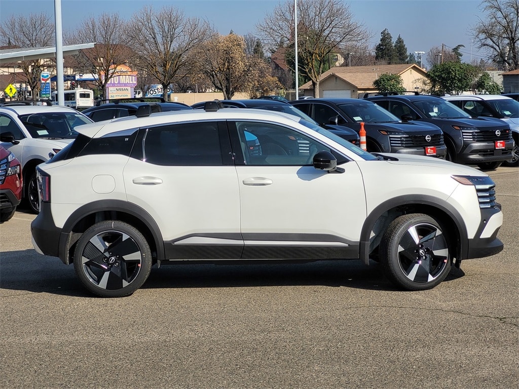 New 2026 Nissan Kicks SR SUV