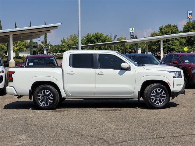 2022 Nissan Frontier SV photo 4