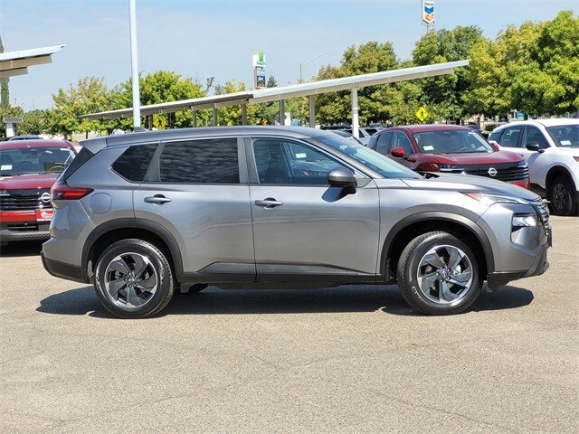 2024 Nissan Rogue SV photo 4
