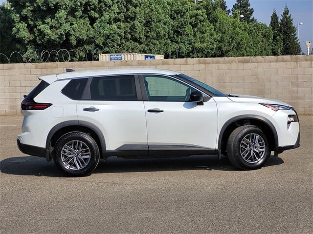 2024 Nissan Rogue S photo 2