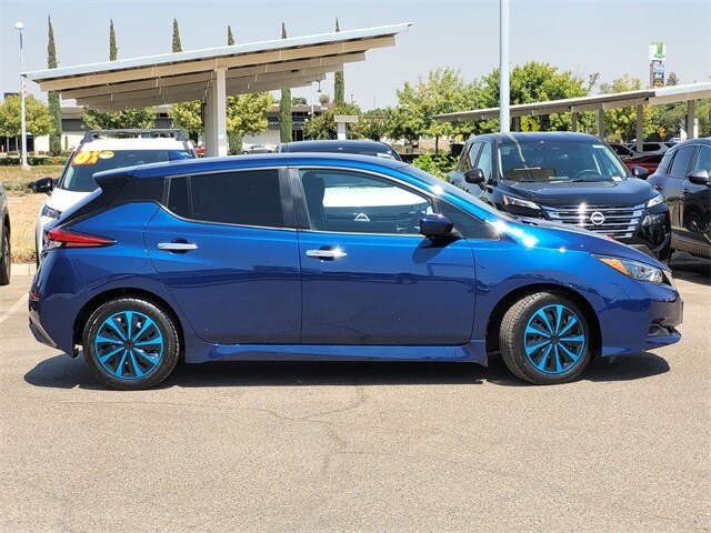 2022 Nissan Leaf S photo 4